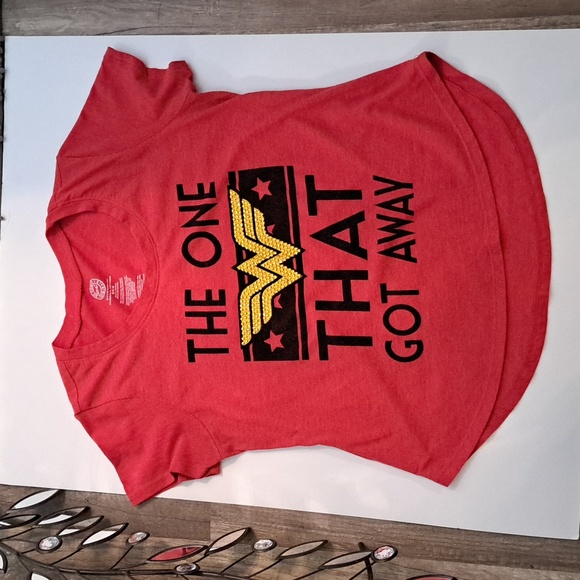 DC Comics Tops - DC Comics t-shirt